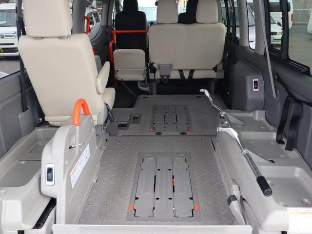 NV350キャラバンバン 車いすリフト車 車いす2台仕様ストレッチャー固定装置付き ABS、運転席・助手席エアバッグ、キーレス、衝突被害軽減ブレーキ、アラウンドビューモニター(ルームミラー内)、リヤクーラー、リヤヒーター、ストレッチャー固定装置、プライバシーガラス(5枚目)