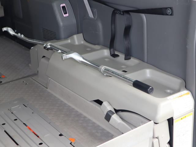 NV350キャラバンバン 車いすリフト車 車いす2台仕様ストレッチャー固定装置付き ABS、運転席・助手席エアバッグ、キーレス、衝突被害軽減ブレーキ、アラウンドビューモニター(ルームミラー内)、リヤクーラー、リヤヒーター、ストレッチャー固定装置、プライバシーガラス(6枚目)
