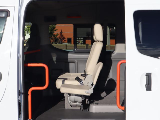 NV350キャラバンバン 車いすリフト車 車いす2台仕様ストレッチャー固定装置付き ABS、運転席・助手席エアバッグ、キーレス、衝突被害軽減ブレーキ、アラウンドビューモニター(ルームミラー内)、リヤクーラー、リヤヒーター、ストレッチャー固定装置、プライバシーガラス(10枚目)