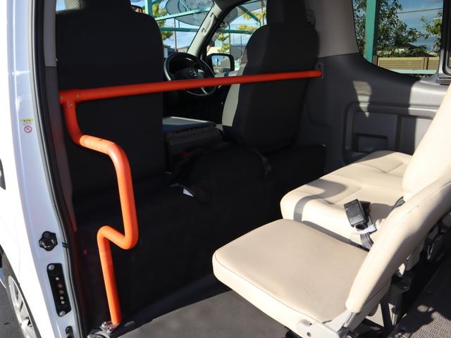 NV350キャラバンバン 車いすリフト車 車いす2台仕様ストレッチャー固定装置付き ABS、運転席・助手席エアバッグ、キーレス、衝突被害軽減ブレーキ、アラウンドビューモニター(ルームミラー内)、リヤクーラー、リヤヒーター、ストレッチャー固定装置、プライバシーガラス(11枚目)