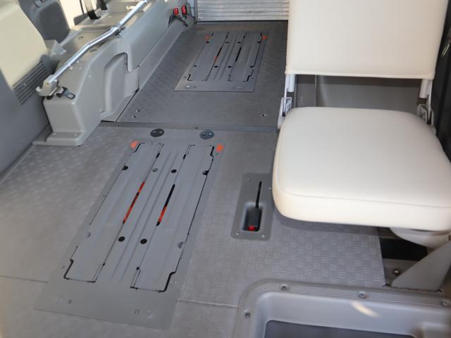 NV350キャラバンバン 車いすリフト車 車いす2台仕様ストレッチャー固定装置付き ABS、運転席・助手席エアバッグ、キーレス、衝突被害軽減ブレーキ、アラウンドビューモニター(ルームミラー内)、リヤクーラー、リヤヒーター、ストレッチャー固定装置、プライバシーガラス(13枚目)