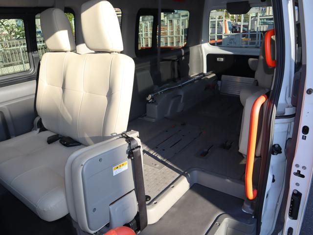 NV350キャラバンバン 車いすリフト車 車いす2台仕様ストレッチャー固定装置付き ABS、運転席・助手席エアバッグ、キーレス、衝突被害軽減ブレーキ、アラウンドビューモニター(ルームミラー内)、リヤクーラー、リヤヒーター、ストレッチャー固定装置、プライバシーガラス(14枚目)