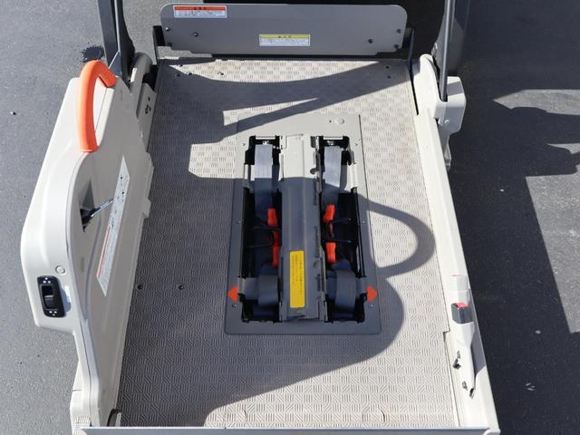 ＮＶ３５０キャラバンバン 車いすリフト車　車いす２台仕様　車いすリフト車　車いす２台仕様　ＡＢＳ、運転席・助手席エアバッグ　キーレス　ナビ　バックカメラ（メーター内）　リヤクーラー　リヤヒーター　プライバシーガラス（3枚目）