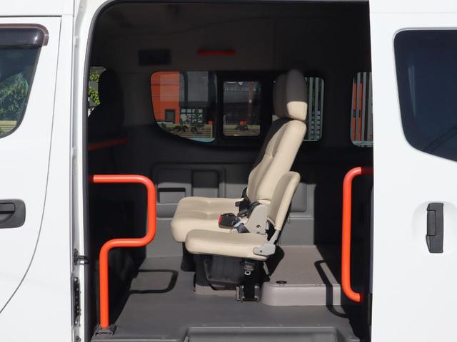 ＮＶ３５０キャラバンバン 車いすリフト車　車いす２台仕様　車いすリフト車　車いす２台仕様　ＡＢＳ、運転席・助手席エアバッグ　キーレス　ナビ　バックカメラ（メーター内）　リヤクーラー　リヤヒーター　プライバシーガラス（9枚目）