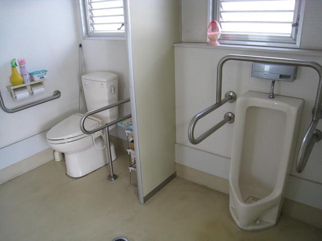 ＮＶ３５０キャラバンバン 車いすリフト車　車いす２台仕様　車いすリフト車　車いす２台仕様　ＡＢＳ、運転席・助手席エアバッグ　キーレス　ナビ　バックカメラ（メーター内）　リヤクーラー　リヤヒーター　プライバシーガラス（36枚目）