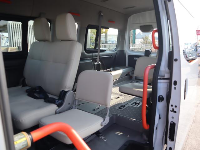 NV350キャラバンバン 車いすリフト車 車いす2台仕様 車いすリフト車 車いす2台仕様 車いす2台+8名 4WD(11枚目)