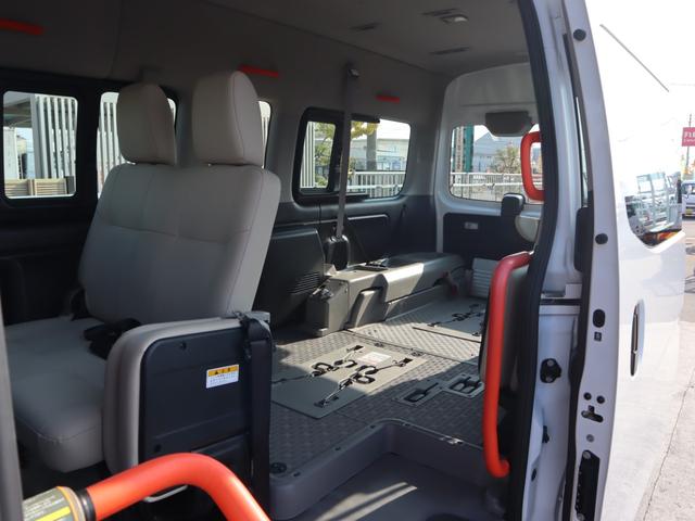 NV350キャラバンバン 車いすリフト車 車いす2台仕様 車いすリフト車 車いす2台仕様 車いす2台+8名 4WD(13枚目)