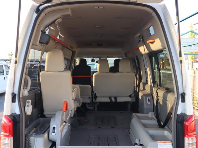 ＮＶ３５０キャラバンバン 車いすリフト車　車いす２台仕様　車いすリフト車　車いす２台仕様　車いす２台＋８名（4枚目）