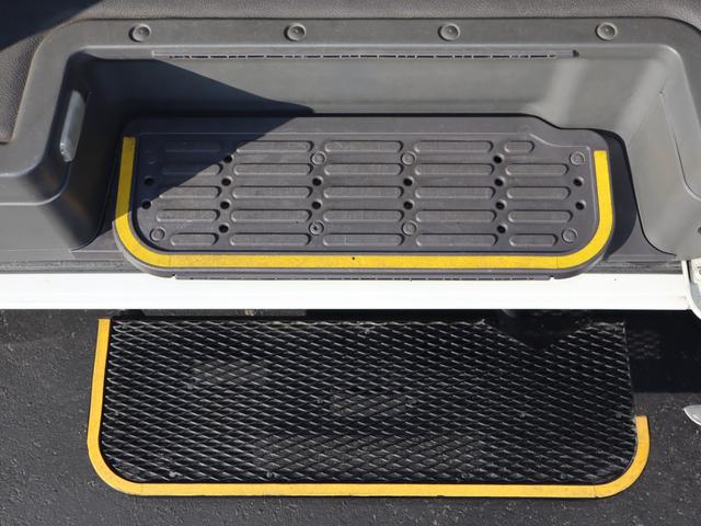 ＮＶ３５０キャラバンバン 車いすリフト車　車いす２台仕様　車いすリフト車　車いす２台仕様　車いす２台＋８名（9枚目）