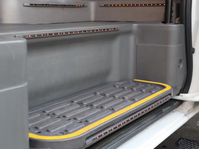 ＮＶ３５０キャラバンバン 車いすリフト車　車いす２台仕様　車いすリフト車　車いす２台仕様　車いす２台＋８名（10枚目）