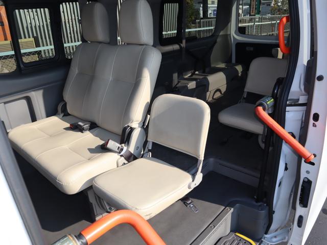 ＮＶ３５０キャラバンバン 車いすリフト車　車いす２台仕様　車いすリフト車　車いす２台仕様　車いす２台＋８名（13枚目）