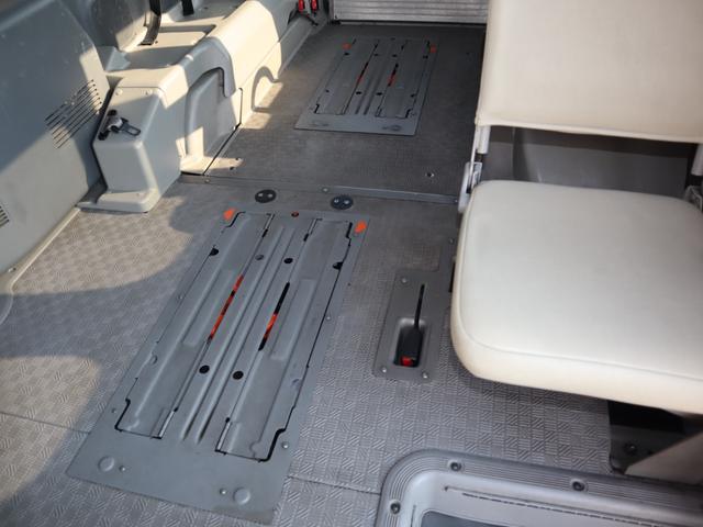 ＮＶ３５０キャラバンバン 車いすリフト車　車いす２台仕様　車いすリフト車　車いす２台仕様　車いす２台＋８名（14枚目）