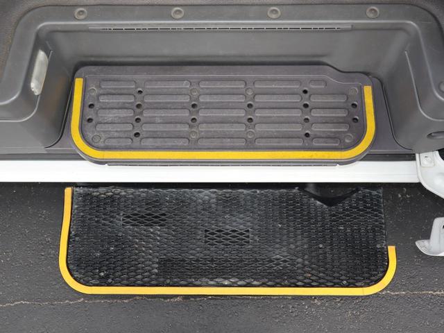 ＮＶ３５０キャラバンバン 車いすリフト車　車いす２台仕様　車いすリフト車　車いす２台仕様　衝突被害軽減ブレーキ、ナビ、アラウンドビューモニター　ナビ　バックブザー　ルーフサイドウィンドウ　出てくる手すり（前側）　アシストレール（左右）　ステップイルミ（9枚目）