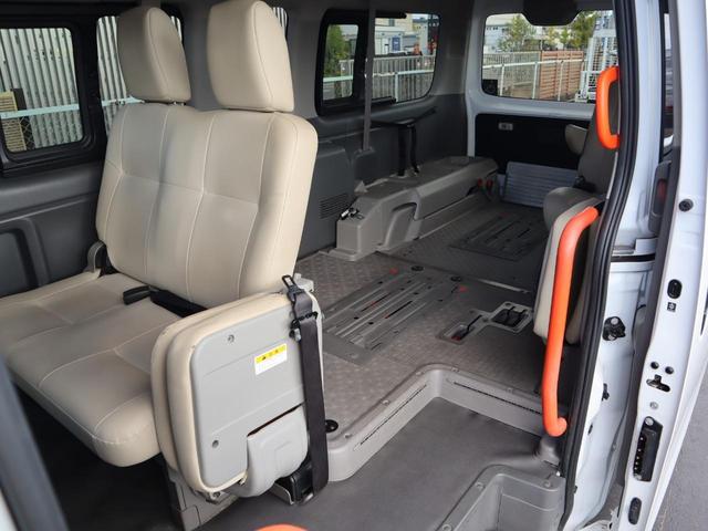 ＮＶ３５０キャラバンバン 車いすリフト車　車いす２台仕様　車いすリフト車　車いす２台仕様　衝突被害軽減ブレーキ、ナビ、アラウンドビューモニター　ナビ　バックブザー　ルーフサイドウィンドウ　出てくる手すり（前側）　アシストレール（左右）　ステップイルミ（15枚目）