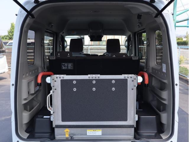 NV100クリッパーリオ 車いすスロープ車 左右分割式リヤシート付き 車いすスロープ車 左右分割式リヤシート付き 衝突被害軽減ブレーキ、ナビ・バックカメラ リヤヒーター ウィンチ用リモコン ABS 運転席・助手席エアバッグ インテリキー&プッシュスタート(3枚目)