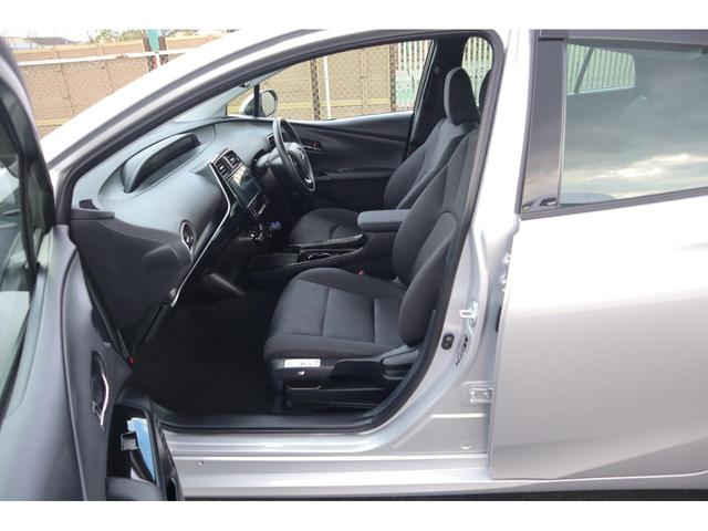 プリウス Ａ　助手席回転チルトシート車　定期点検整備　納車点検整備　助手席回転チルトシート車　ＡＢＳ　プッシュスタート　衝突被害軽減ブレーキ　ナビ・テレビ　バックカメラ　ソナー　クルーズコントロール　パーキングアシスト　オートエアコン　ＥＴＣ　ドライブレコーダー（3枚目）