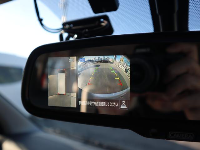 �A���E���h�r���[���j�^�[�̓��[���~���[���ɕ\�����邱�Ƃ��ł��܂��B