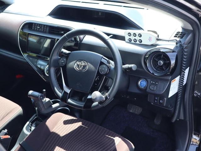 アクア Ｇ　フレンドマチック車　タイプ２　定期点検整備　納車点検整備　フレンドマチック車　タイプ２　専用軽減パワステ　手動運転装置　旋回ノブ　リモコン式専用運転席パワーシート　運転席シートバック中折れ用ストラップ　助手席前倒しストラップ　バックドア用ストラップ（3枚目）