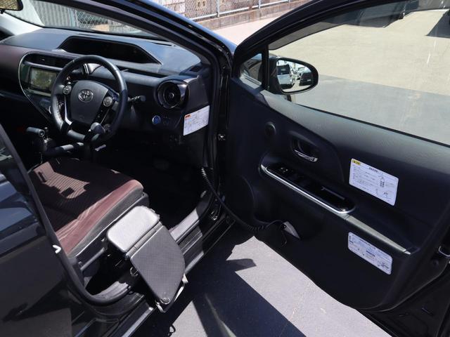 アクア Ｇ　フレンドマチック車　タイプ２　定期点検整備　納車点検整備　フレンドマチック車　タイプ２　専用軽減パワステ　手動運転装置　旋回ノブ　リモコン式専用運転席パワーシート　運転席シートバック中折れ用ストラップ　助手席前倒しストラップ　バックドア用ストラップ（10枚目）