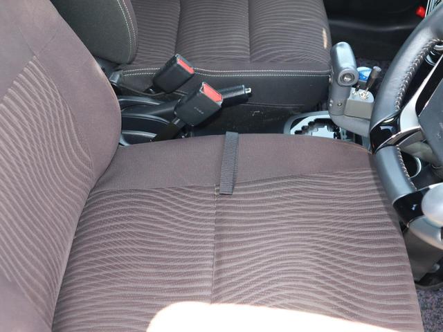 アクア Ｇ　フレンドマチック車　タイプ２　定期点検整備　納車点検整備　フレンドマチック車　タイプ２　専用軽減パワステ　手動運転装置　旋回ノブ　リモコン式専用運転席パワーシート　運転席シートバック中折れ用ストラップ　助手席前倒しストラップ　バックドア用ストラップ（13枚目）