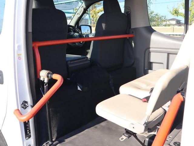 ＮＶ３５０キャラバンバン 車いすリフト車　車いす２台仕様　車いすリフト車　車いす２台仕様　衝突被害軽減ブレーキ、アラウンドビューモニター（ルームミラー内）、リヤクーラー、リヤヒーター、出てくる手すり（前後）（10枚目）