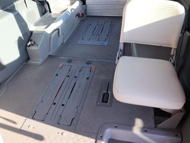 ＮＶ３５０キャラバンバン 車いすリフト車　車いす２台仕様　車いすリフト車　車いす２台仕様　衝突被害軽減ブレーキ、アラウンドビューモニター（ルームミラー内）、リヤクーラー、リヤヒーター、出てくる手すり（前後）（12枚目）