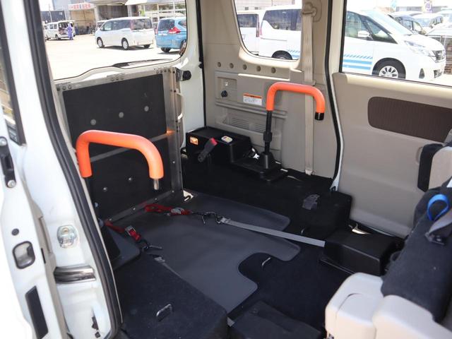 NV100クリッパーリオ 車いすスロープ車 左右分割式リヤシート付き 車いすスロープ車 左右分割式リヤシート付き ABS インテリキー&プッシュスタート 衝突被害軽減ブレーキ、ナビ・バックカメラ リヤヒーター ウィンチ用リモコン 車いすスペース用フロアマット(13枚目)