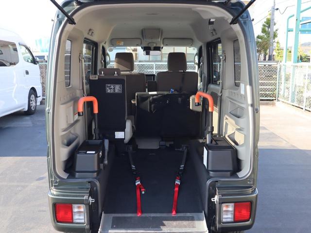 エブリイワゴン 車いすスロープ車　左右分割リヤシート付　車いすスロープ車　左右分割リヤシート付　ＡＢＳ　運転席・助手席エアバッグ　スマートキー＆プッシュスタート　衝突被害軽減　ナビ・テレビ（フルセグ）　オートエアコン　リヤヒーター　ウィンチ用リモコン（5枚目）