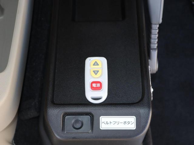 エブリイワゴン 車いすスロープ車　左右分割リヤシート付　車いすスロープ車　左右分割リヤシート付　ＡＢＳ　運転席・助手席エアバッグ　スマートキー＆プッシュスタート　衝突被害軽減　ナビ・テレビ（フルセグ）　オートエアコン　リヤヒーター　ウィンチ用リモコン（7枚目）