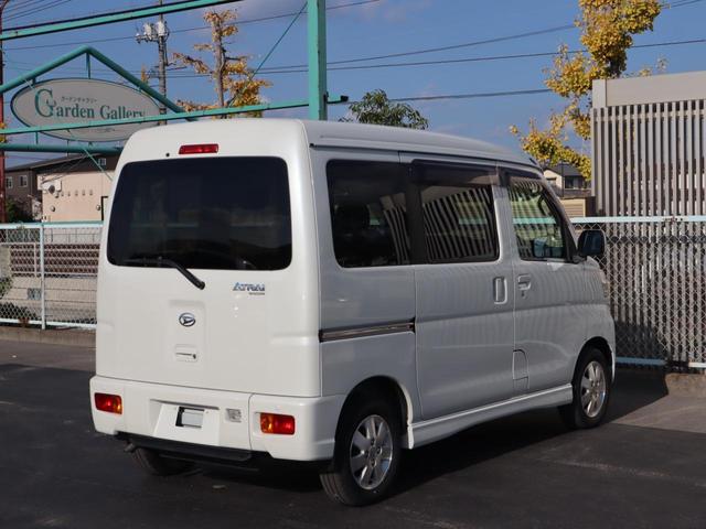 �����ԗ���U�O��W�����I�e�n�̂��q�l�̐��������f�ځB���C�u�J�����ɂ�鐶���p�̃f���ŏڂ����ԗ����������������܂��B�����S���������B