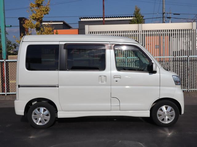 �����ԗ���U�O��W�����I�e�n�̂��q�l�̐��������f�ځB���C�u�J�����ɂ�鐶���p�̃f���ŏڂ����ԗ����������������܂��B�����S���������B