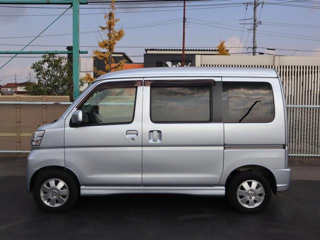 �����ԗ���U�O��W�����I�e�n�̂��q�l�̐��������f�ځB���C�u�J�����ɂ�鐶���p�̃f���ŏڂ����ԗ����������������܂��B�����S���������B