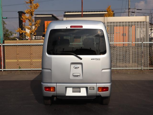 �����ԗ���U�O��W�����I�e�n�̂��q�l�̐��������f�ځB���C�u�J�����ɂ�鐶���p�̃f���ŏڂ����ԗ����������������܂��B�����S���������B