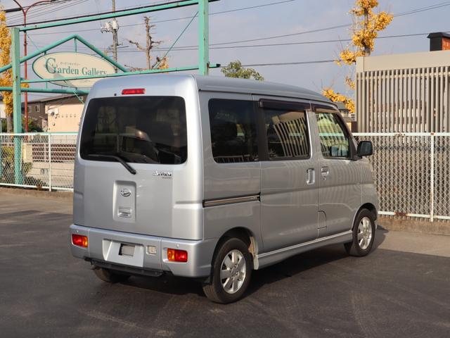 �����ԗ���U�O��W�����I�e�n�̂��q�l�̐��������f�ځB���C�u�J�����ɂ�鐶���p�̃f���ŏڂ����ԗ����������������܂��B�����S���������B