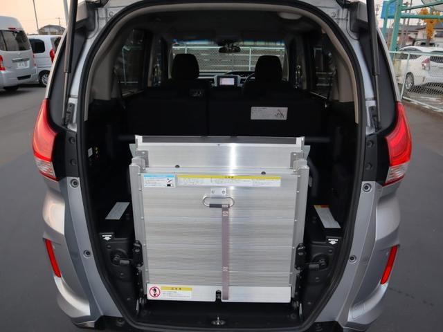 フリード＋ Ｇ車いすスロープ車　車いすスロープ車　車いす用ウィンチ　衝突被害軽減ブレーキ　左右電動スライドドア　ナビ・バックカメラ　ソナー（前後）　アダプティブクルーズコントロール　オートエアコン　ＥＴＣ　ドライブレコーダー（4枚目）