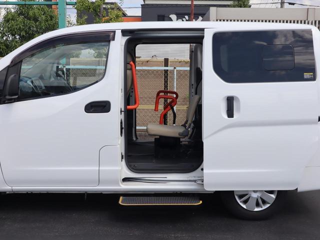 NV200バネットバン 車いすスロープ車 車いす2名仕様 車いす2名仕様 ABS インテリキー ナビ バックカメラ ソナー リヤクーラー ETC ドライブレコーダー スライドサイドウィンドウ プライバシーガラス ウインチ用リモコン 車いすの方用手すり(10枚目)