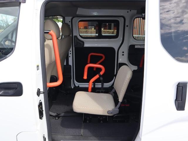 NV200バネットバン 車いすスロープ車 車いす2名仕様 車いす2名仕様 ABS インテリキー ナビ バックカメラ ソナー リヤクーラー ETC ドライブレコーダー スライドサイドウィンドウ プライバシーガラス ウインチ用リモコン 車いすの方用手すり(12枚目)