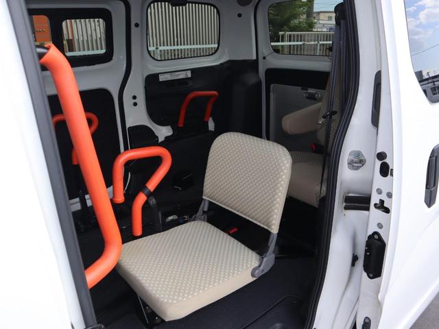 NV200バネットバン 車いすスロープ車 車いす2名仕様 車いす2名仕様 ABS インテリキー ナビ バックカメラ ソナー リヤクーラー ETC ドライブレコーダー スライドサイドウィンドウ プライバシーガラス ウインチ用リモコン 車いすの方用手すり(13枚目)