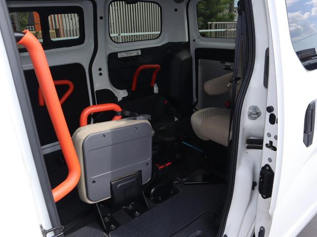 NV200バネットバン 車いすスロープ車 車いす2名仕様 車いす2名仕様 ABS インテリキー ナビ バックカメラ ソナー リヤクーラー ETC ドライブレコーダー スライドサイドウィンドウ プライバシーガラス ウインチ用リモコン 車いすの方用手すり(14枚目)