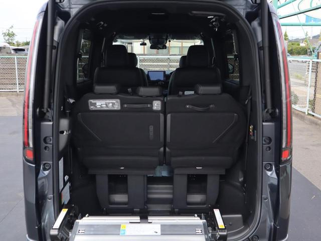 ステップワゴン スパーダ　車いすスロープ車　３列目乗車タイプ　車いすスロープ車　３列目乗車タイプ　衝突被害軽減　左右電動スライドドア　ナビ・テレビ（フルセグ）　バックカメラ　アダプティブクルーズコントロール　電動パーキングブレーキ　ブラインドスポットモニター（4枚目）