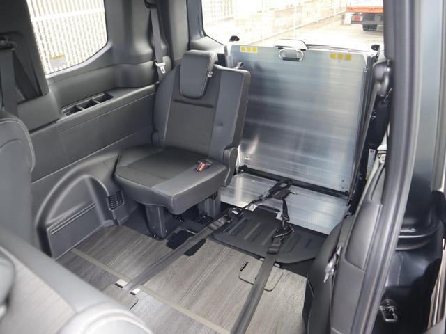 ステップワゴン スパーダ　車いすスロープ車　３列目乗車タイプ　車いすスロープ車　３列目乗車タイプ　衝突被害軽減　左右電動スライドドア　ナビ・テレビ（フルセグ）　バックカメラ　アダプティブクルーズコントロール　電動パーキングブレーキ　ブラインドスポットモニター（10枚目）