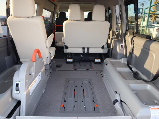 ＮＶ３５０キャラバンバン 　車いすリフト車　車いす１＋１名仕様　ＡＢＳ、運転席・助手席エアバッグ、キーレス、衝突被害軽減ブレーキ、アラウンドビューモニター（ルームミラー内）、リヤクーラー、リヤヒーター、プライバシーガラス（5枚目）