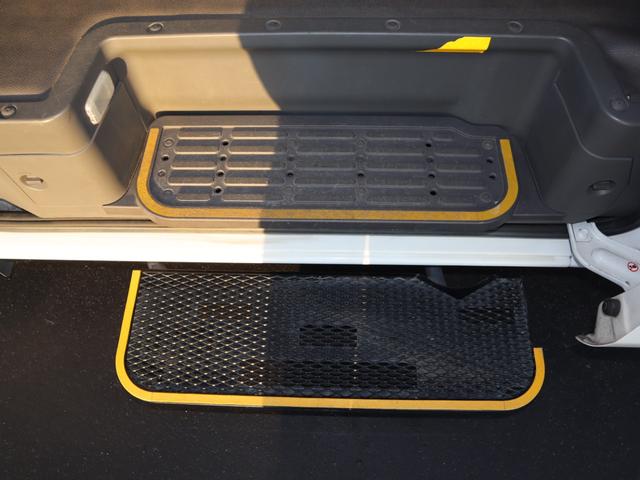 ＮＶ３５０キャラバンバン 　車いすリフト車　車いす１＋１名仕様　ＡＢＳ、運転席・助手席エアバッグ、キーレス、衝突被害軽減ブレーキ、アラウンドビューモニター（ルームミラー内）、リヤクーラー、リヤヒーター、プライバシーガラス（8枚目）