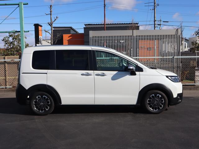 フリード ｅ：ＨＥＶ　クロスター　　車いすスロープ車　衝突被害軽減ブレーキ、左右電動スライドドア、ソナー、ブラインドスポットワーニング、アダプティブクルーズコントロール、オートエアコン、リヤクーラー、シートヒーター、ＬＥＤライト、フォグランプ、ＡＷ（33枚目）