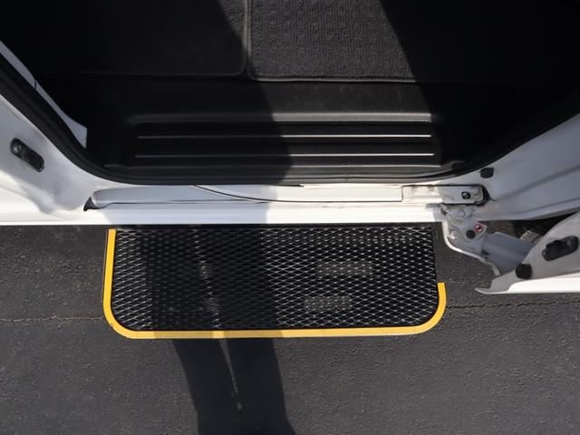 バネットバン 車いすスロープ車　７人乗り仕様　ＡＢＳ、運転席・助手席エアバッグ、キーレス、衝突被害軽減ブレーキ、ソナー（前後）、リヤクーラー、リヤクーラー、車いすの方用手すり（11枚目）