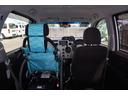 助手席に専用車いすを収納した状態です。