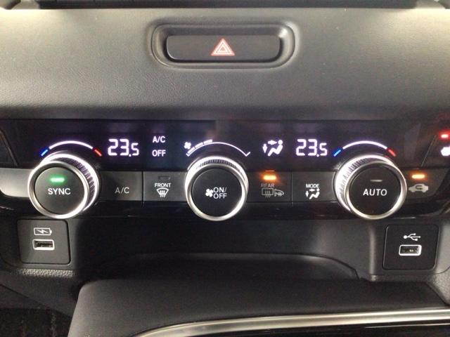 ヴェゼル ｅ：ＨＥＶＺ　ＬＥＤ・フルセグ・メモリナビ・バックカメラ・純正ＡＷ・ホンダＣＯＮＮＥＣＴ　衝突回避支援ブレーキ機能　１オナ　スマキ　Ｐトランク　フルオートエアコン　エアバッグ　両席エアバック　Ｒカメ　ＬＥＤランプ（18枚目）