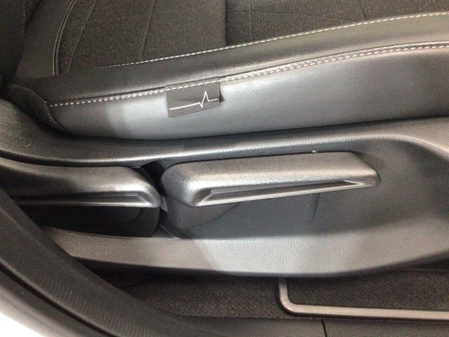 ヴェゼル ｅ：ＨＥＶＺ　ＬＥＤ・フルセグ・メモリナビ・バックカメラ・純正ＡＷ・ホンダＣＯＮＮＥＣＴ　衝突回避支援ブレーキ機能　１オナ　スマキ　Ｐトランク　フルオートエアコン　エアバッグ　両席エアバック　Ｒカメ　ＬＥＤランプ（32枚目）