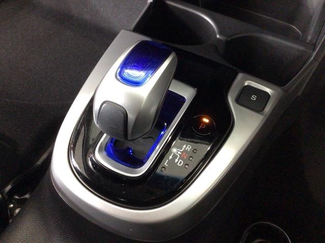 フィットハイブリッド Ｆパッケージ　スマートキー・ワンセグ・メモリナビ・ＤＶＤ・横滑り防止措置・ＥＣＯＮスイッチ（14枚目）