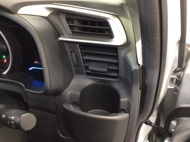 フィットハイブリッド Ｆパッケージ　スマートキー・ワンセグ・メモリナビ・ＤＶＤ・横滑り防止措置・ＥＣＯＮスイッチ（20枚目）